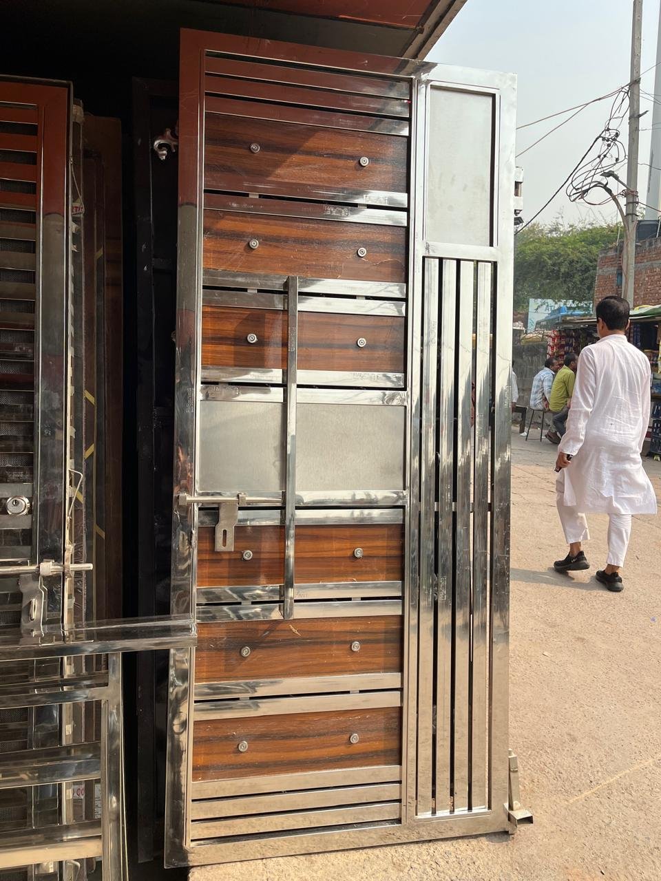 Gate